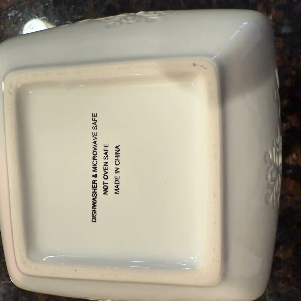 SET OF 4 WHITE Square CERAMIC BOWLS SNOWFLAKE Embossed Winter - Picture 4 of 5